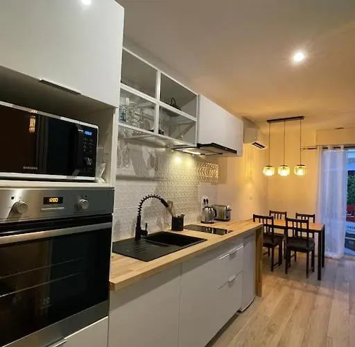 Mini En Bord De Avec Espace Exterieur *