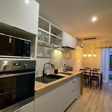 Mini En Bord De Avec Espace Exterieur *