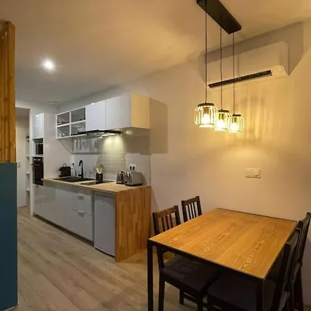 Mini En Bord De Avec Espace Exterieur * Borgo (Corsica)