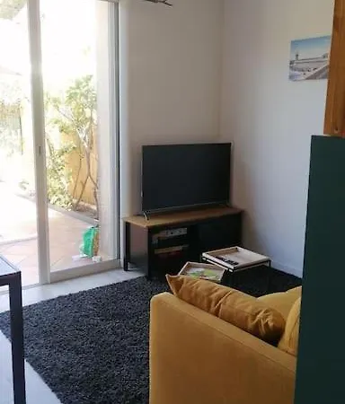 Mini En Bord De Avec Espace Exterieur Apartment