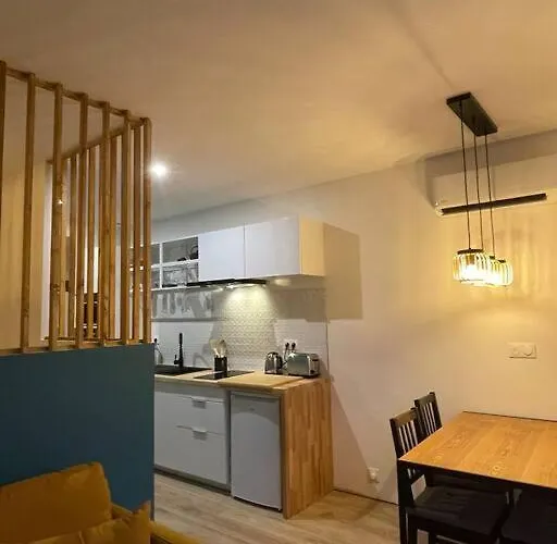 Mini En Bord De Avec Espace Extérieur Borgo (Corsica)
